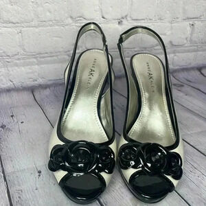 Women's Anne Klein Ella Ivory & Black Flower Peep Toe Sling Back Heels Size 8
